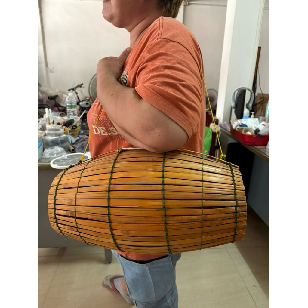 กระชังใส่ปลาไม้ไผ่ทำจากไม้ไผ่ทำจากผิวไม้ไผ่ทั้งใบ