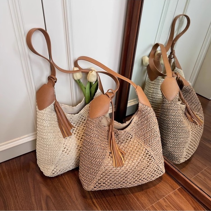 พร้อมส่ง 2 สี กระเป๋าสานย่าม ทรงhobo ดีไซส์สวย จุของได้เยอะ P361