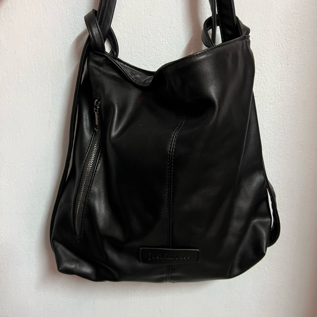 (มือสอง) กระเป๋า just in case ปรับสายได้ สะพายได้หลายแบบ สีดำ