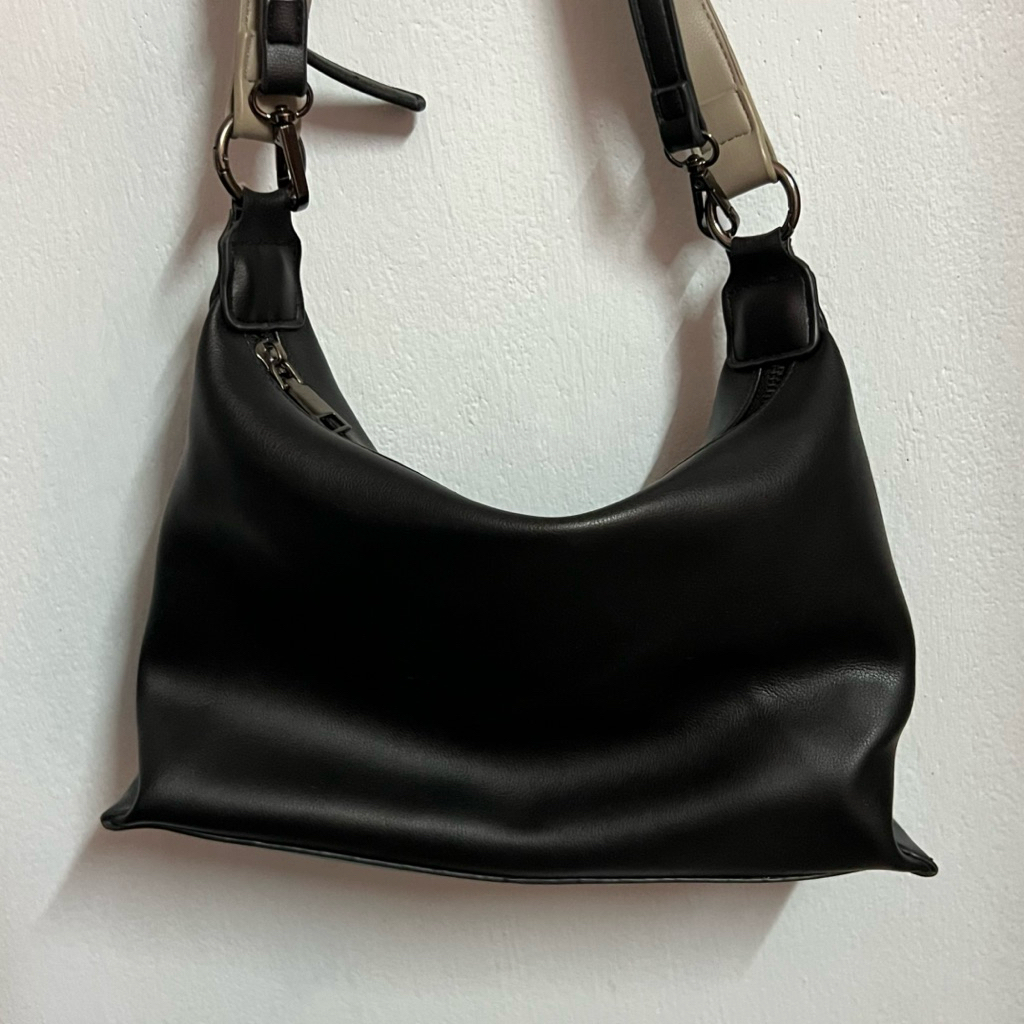 (มือสอง) กระเป๋า just in case มี 2 สาย สีดำ