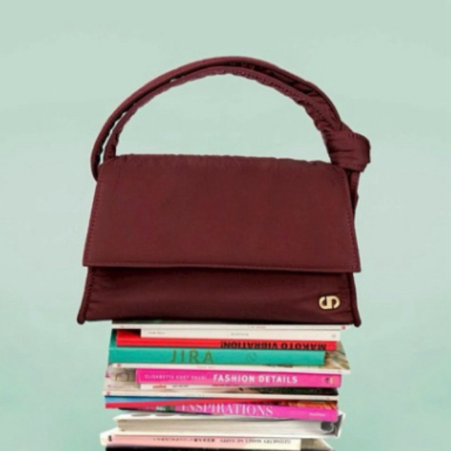 Jira Studio bay cross body in Sangria เหมือนใหม่