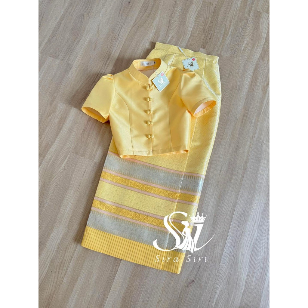 พร้อมส่ง✅สีเหลืองละมุนมาก 💛 ชุดไทยผ้าไหมสีเหลือง Sira Siri ชุดไทยสีเหลือง ชุดผ้าไหมสีเหลือง ชุดไทยวันพ่อ ชุดไทยสีเหลือง