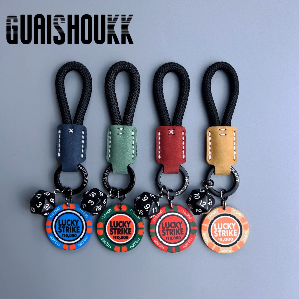 พวงกุญแจหนังแท้LuckyStrikeชิปเซรามิกสีสันสดใสใช้กับพวงกุญแจรถที่ห้อยกระเป๋าของขวัญทันสมัยจี้กระเป๋า