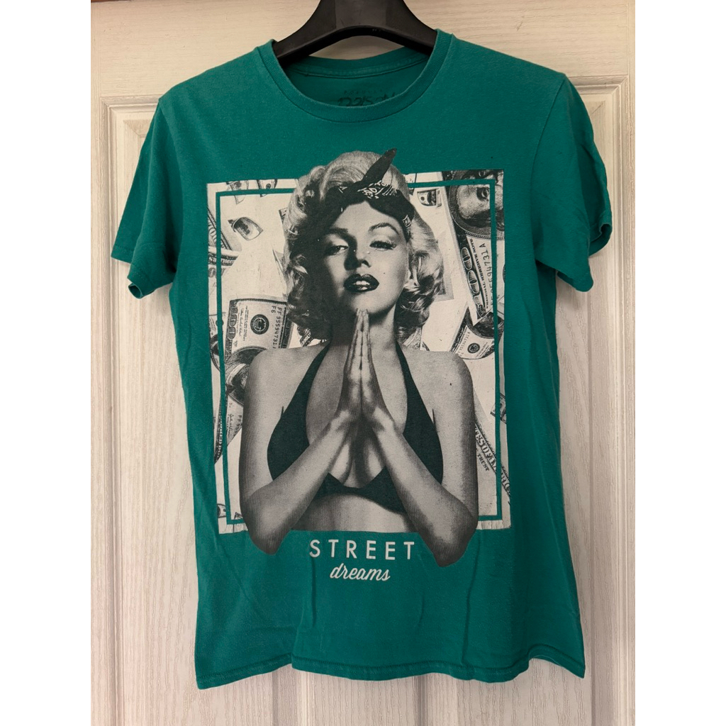 เสื้อยืด Poison size 17x25
