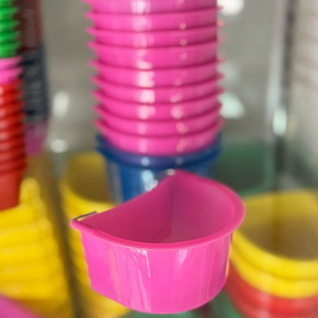 ถ้วยน้ำนกแขวนกรง ทรงโค้ง ENG (ชิ้นละ)