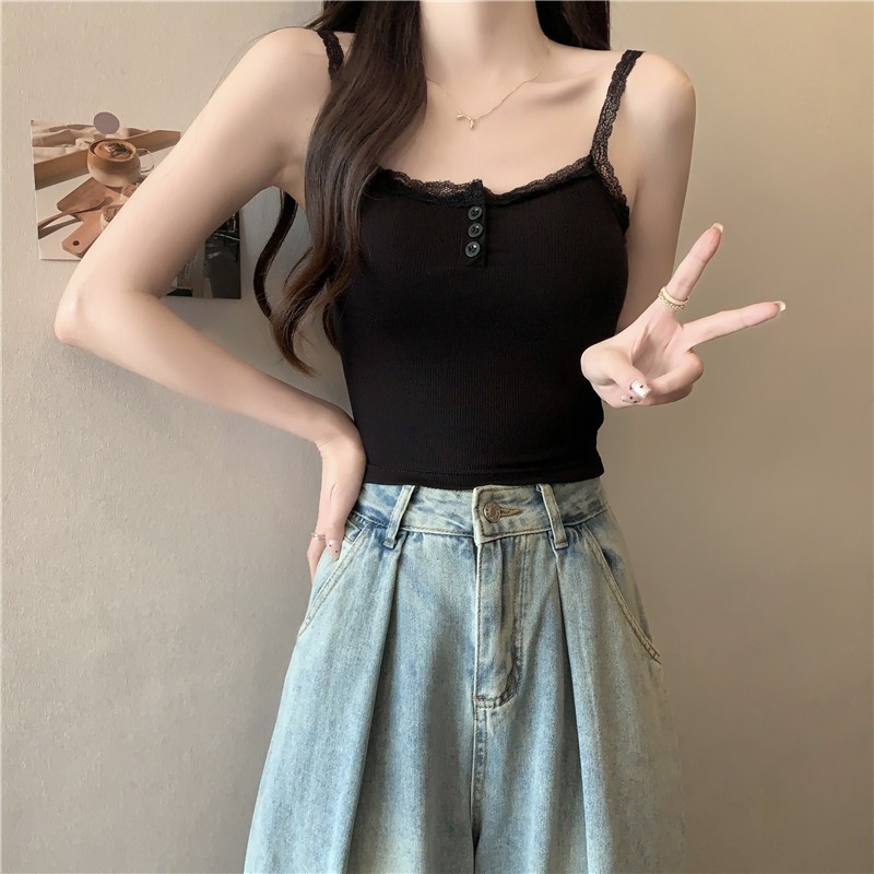 kitty.vogue พร้อมส่ง*เสื้อสายเดี่ยวไหมพรม คอลูกไม้ มีฟองน้ำ