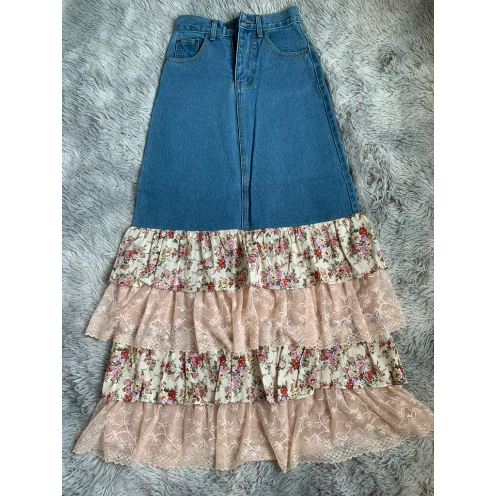 กระโปรงยีนส์ ป้าย cng sz s * กดสั่งซื้อผ่านวิดีโอลด 25% สูงสุด 120 บาท