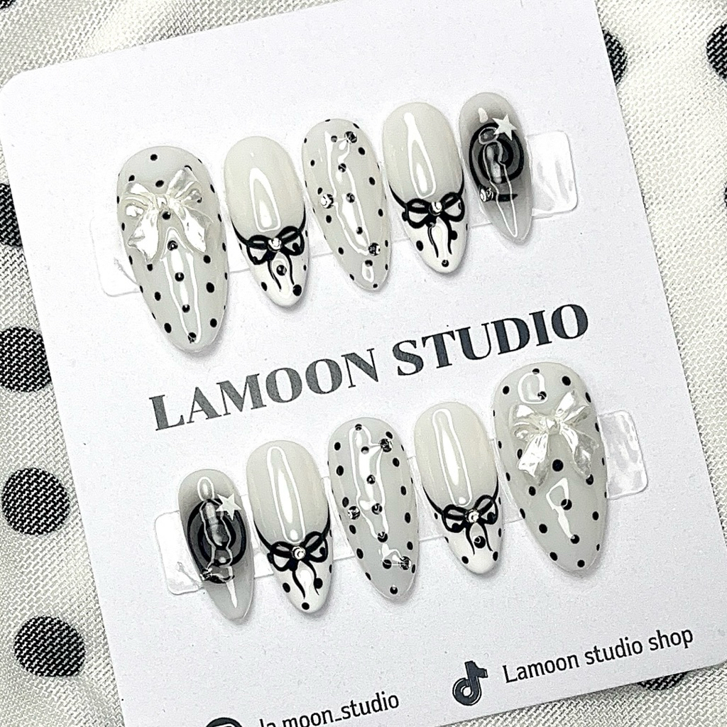 เล็บปลอม เจลแท้ เล็บpolka dot แถมกาว