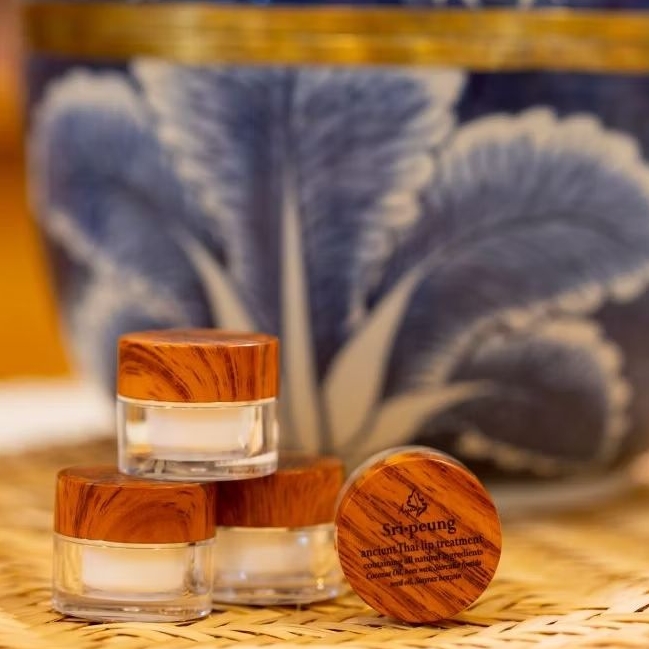 Ayada สีผึ้ง ตลับฝาทอง 4.5 g