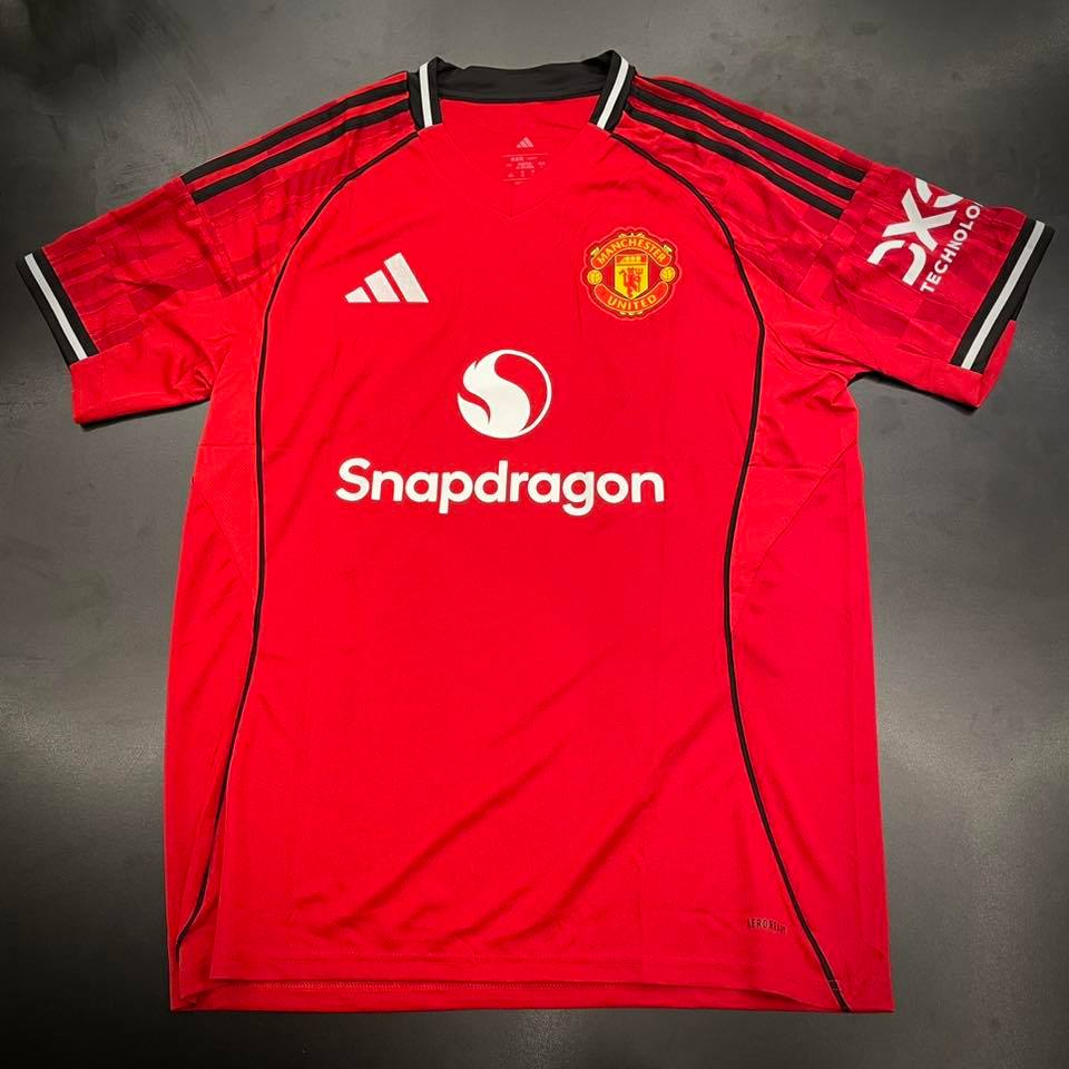 Manchester United ฤดูกาล 2025-2026 red