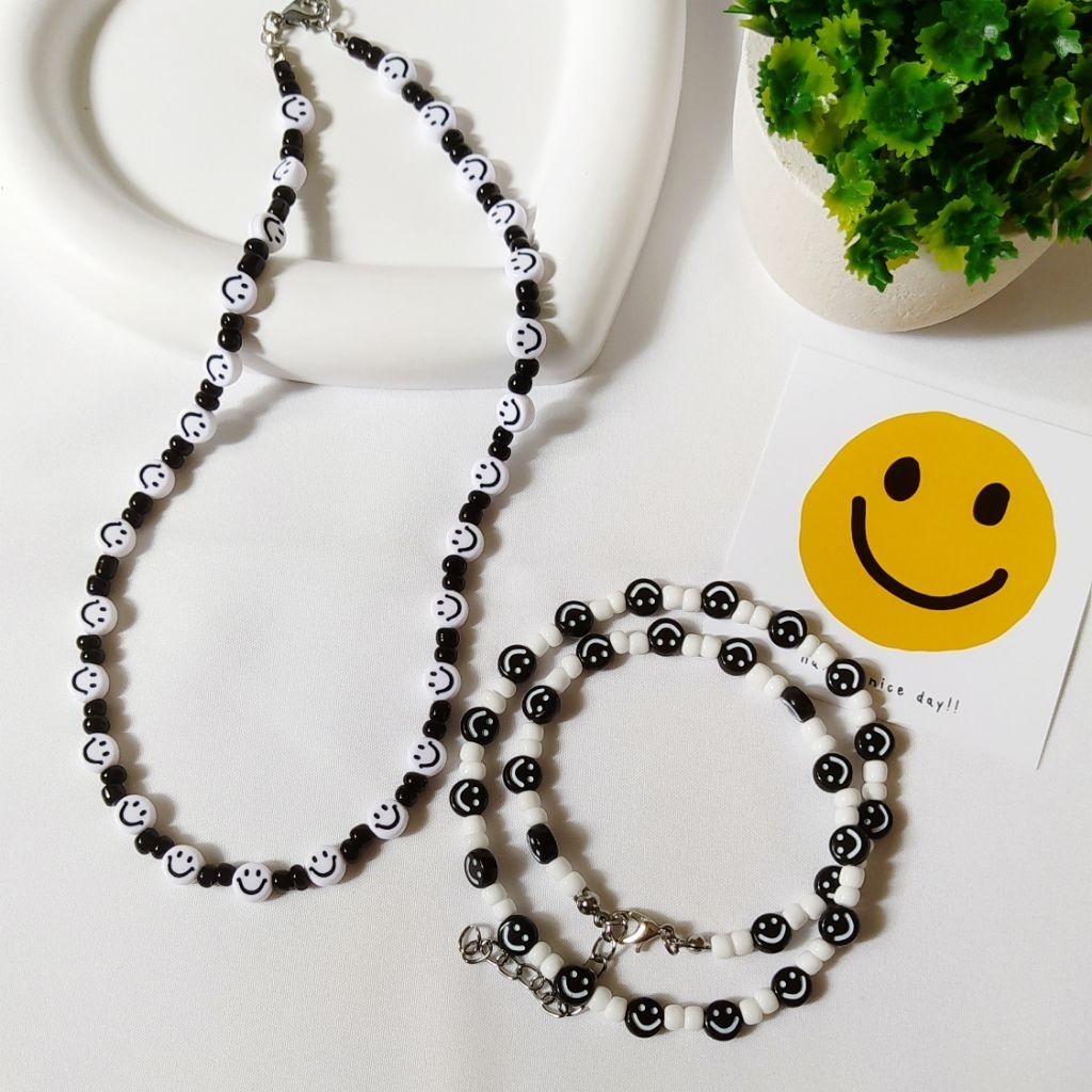 Cute Actually สร้อยลูกปัดโทนขาวดำ เท่ห์สุดๆ