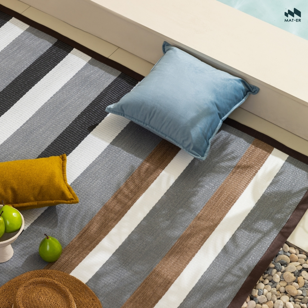 Mat-er เสื่อแทนพรม ลาย Jiju Stripes – เสื่อรีไซเคิล ลายสวย ดีไซน์พิเศษ ไม่อมฝุ่น ใช้งานได้สองด้าน