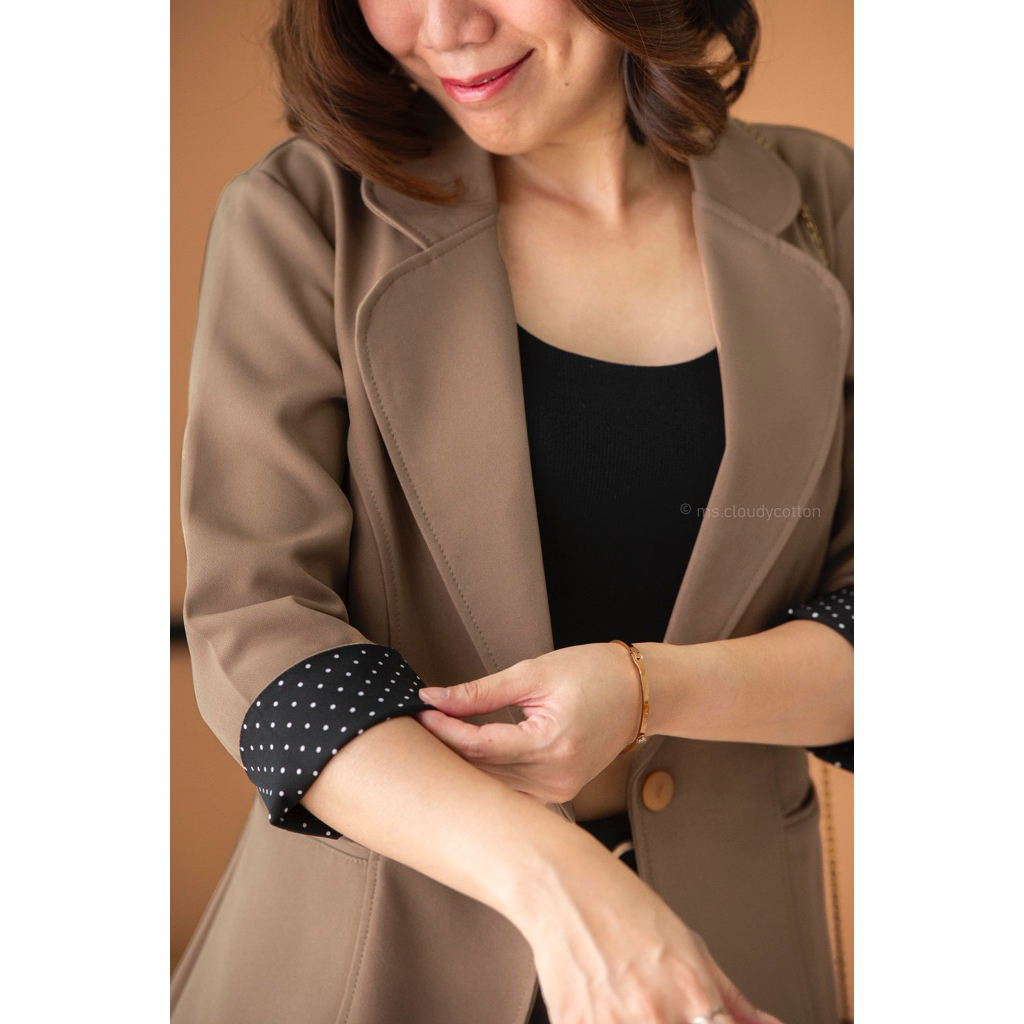 (เก็บโค้ด ลดเพิ่ม) Perry Blazer เสื้อสูทผู้หญิง แขนสี่ส่วน พับแขนได้ ทรงเข้ารูป กระเป๋าจริง ใส่ทำงาน