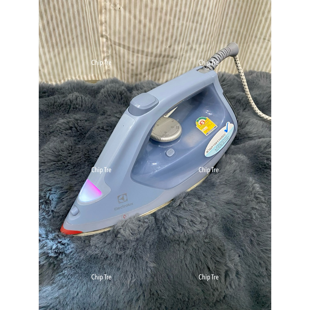 ELECTROLUX เตารีดไอน้ำ 2600 วัตต์ รุ่น E7SI1-80DB - Deep Blue