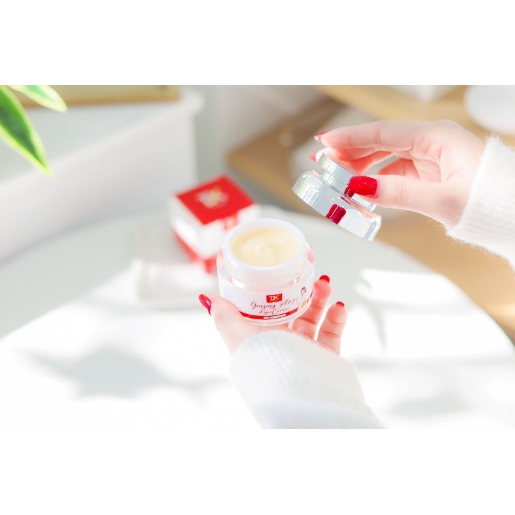 ครีมรากโสม tk ขนาด 15 กรัม 1กระปุก ราคาปกติ 390 บาท(ไม่มีกล่อง)