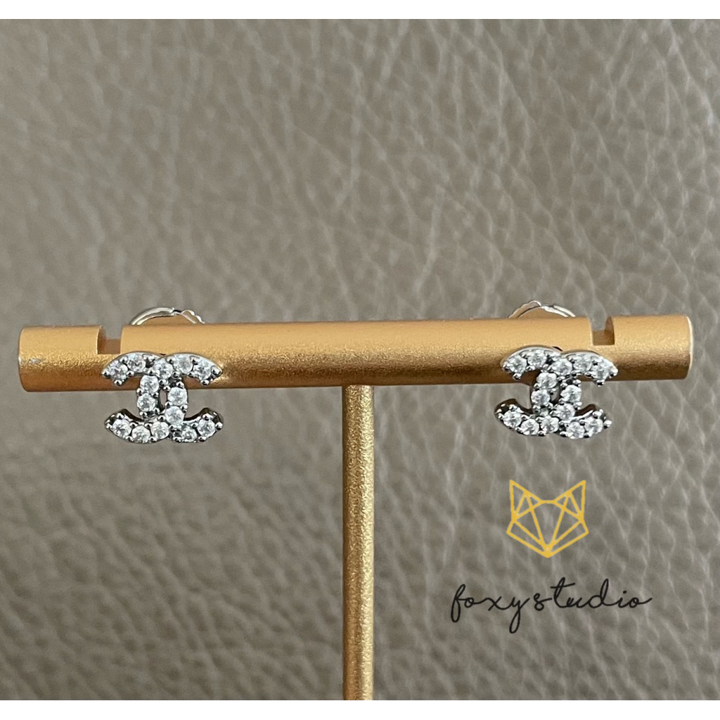 ต่างหูรุ่น mini Crystal Earrings VIP รุ่นขายดี ไซส์มินิ1cm (linkใหม่ค่ะ กดดูรีวิวรวมของร้านได้เลยนะคะ🙏🏻) - รูปที่ 4