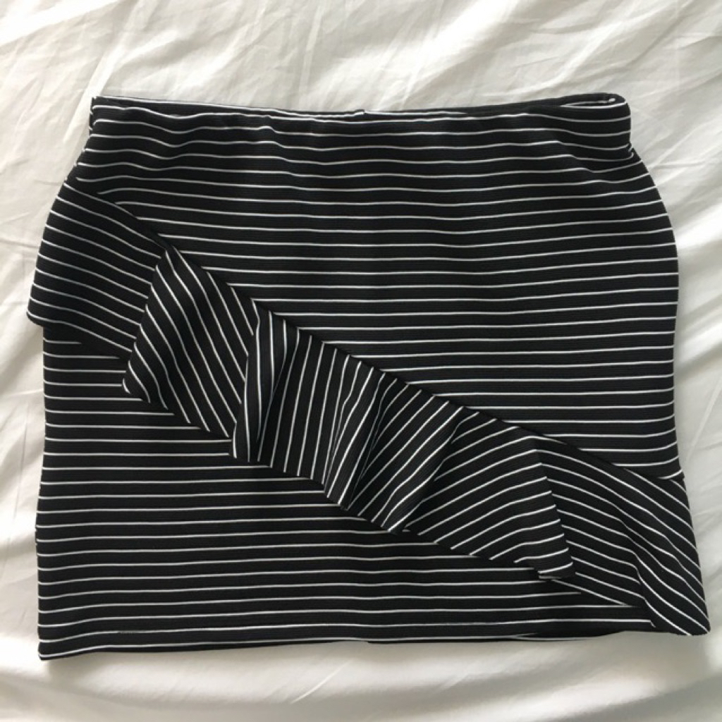 กระโปรง ZARA กระโปรงสั้นแบรนด์ญี่ปุ่น  เสื้อญี่ปุ่นมือสอง วินเทจ กางเกงขายาว gu muji uniqlo minimal 