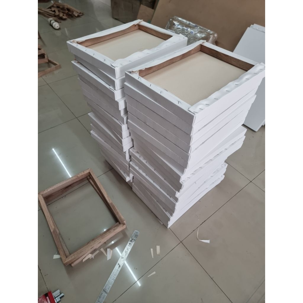 เฟรมผ้าใบ canvas ขนาด 70 * 100 ซมราคา 520 บาทใช้โครงไม้หนา 4 เซนติเมตร หรือต้องการไม้บางแจ้งทางร้านได้เลยครับ