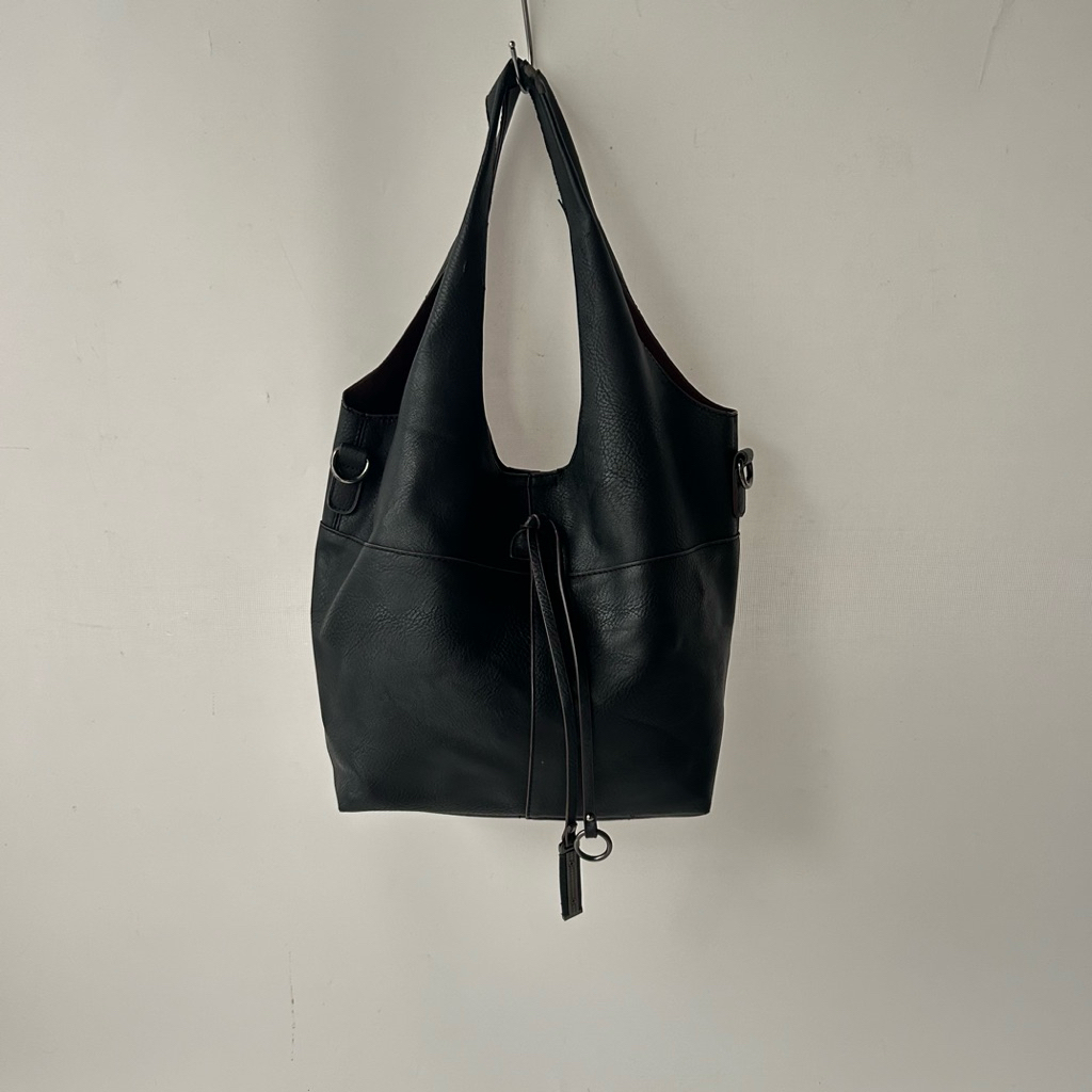 2nd hand black leather tote bag