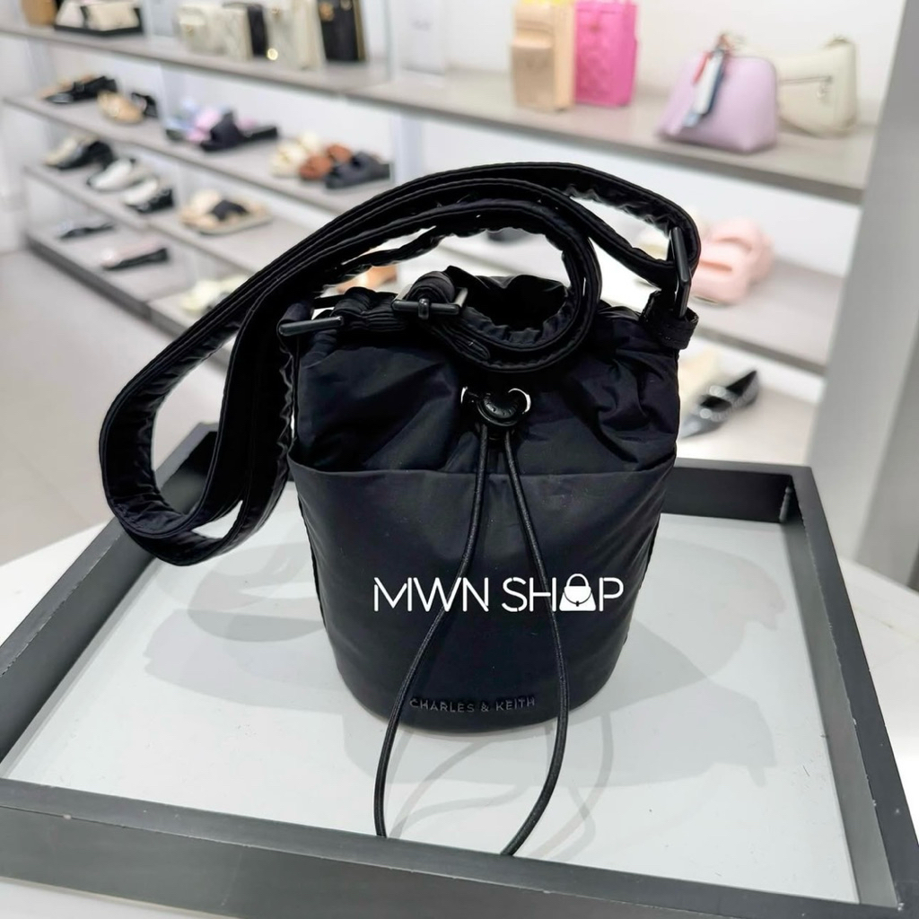 Charles&keith Sale กระเป๋า มีโค้ดลด30% bottle holder กระเป๋าใส่ขวดน้ำ ของแท้จากชอป