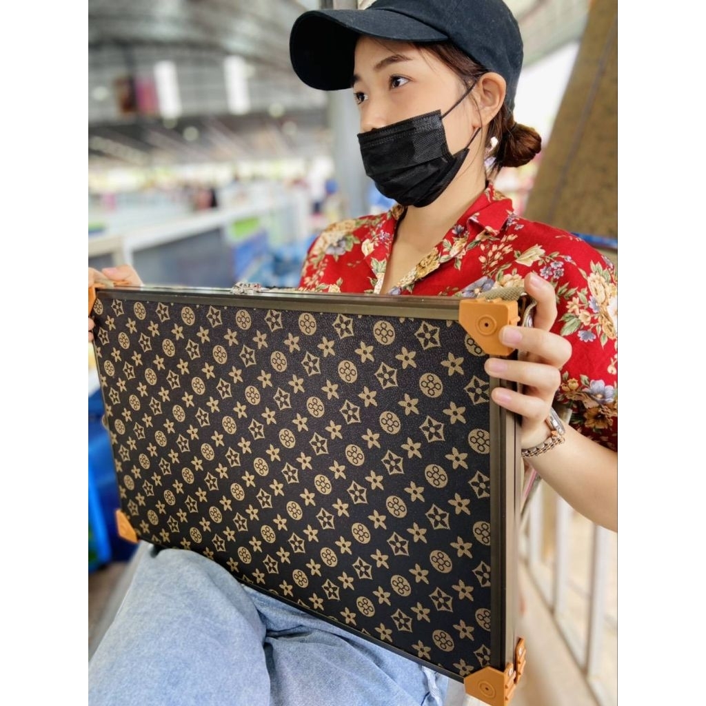 แผงลอตเตอรี่ขนาด 25×35และ 39×59 สายข้างปรับได้ (เรียง6ตัวใส่ได้ 100และ500กว่าใบ เรียง3ตัวใส่ได้1000ใ