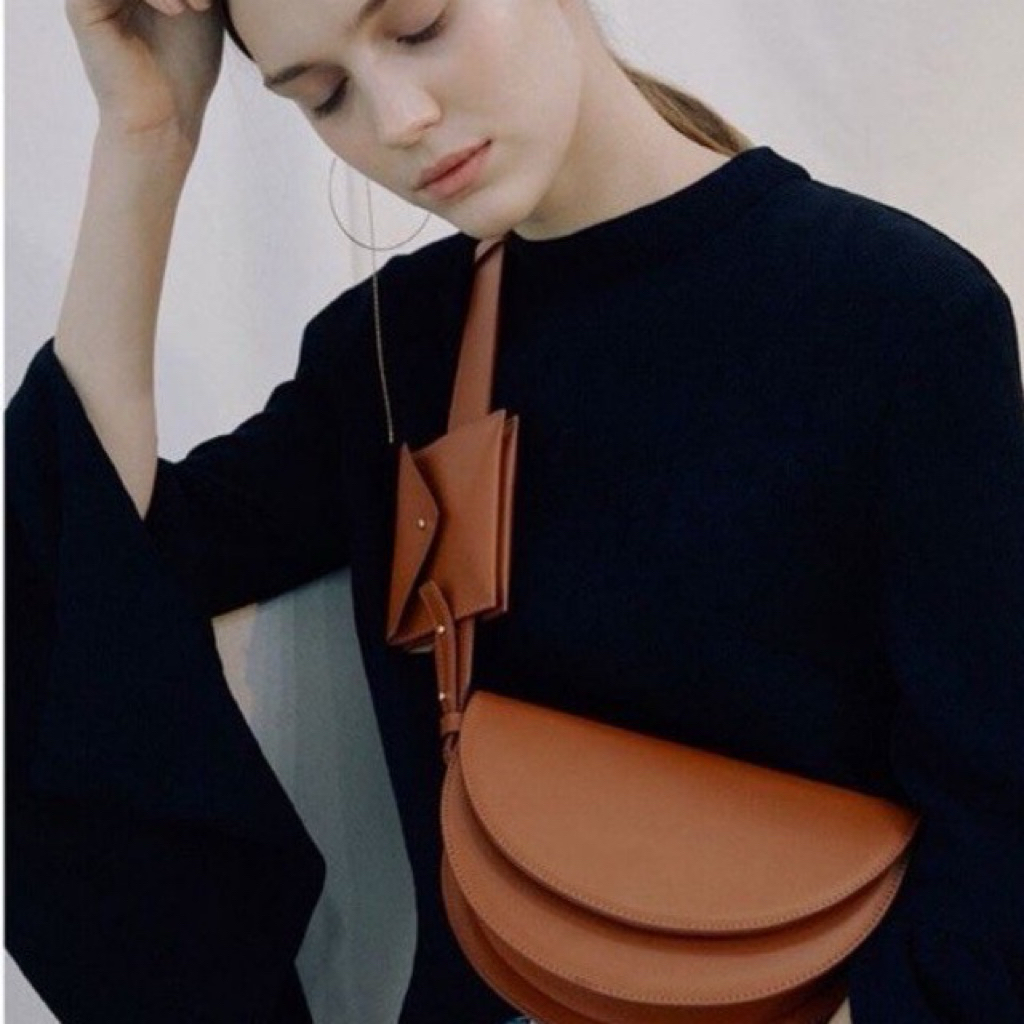 Semi circle crossbody bag (brown)