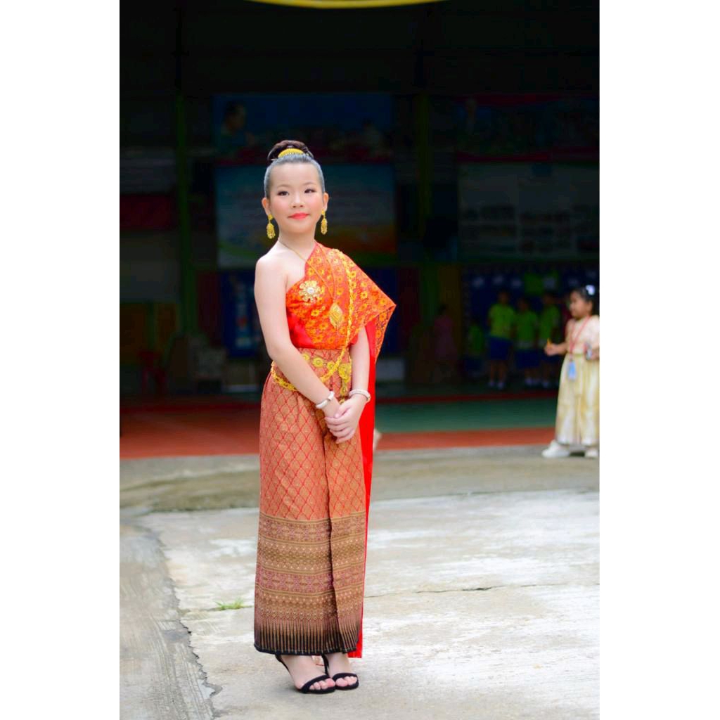 สีแดงชุดไทยเด็ก3-10ปีสไบและผ้าถุงเป็นยางยืดมีให้เลือก8ขนาด ราคาไม่รวมเครื่องประดับ