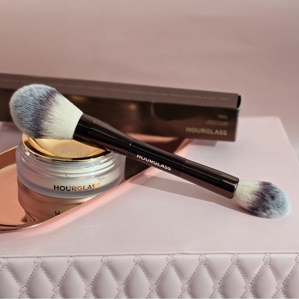 เหลือ  1,799-2,319 ฿ โค้ด [เก็บโค้ดหน้าร้าน]  🟩 พร้อมส่ง Hourglass Veil Powder Brush (แปรง 2 หัว) ป้ายไทย
