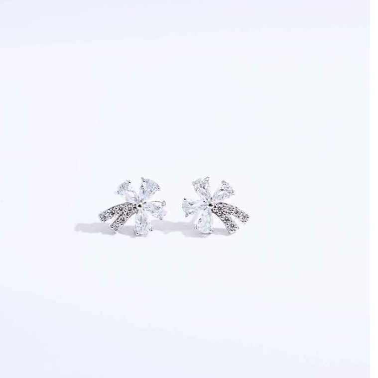 Kind Jewelry ต่างหูดอกไม้มงคล Zuria