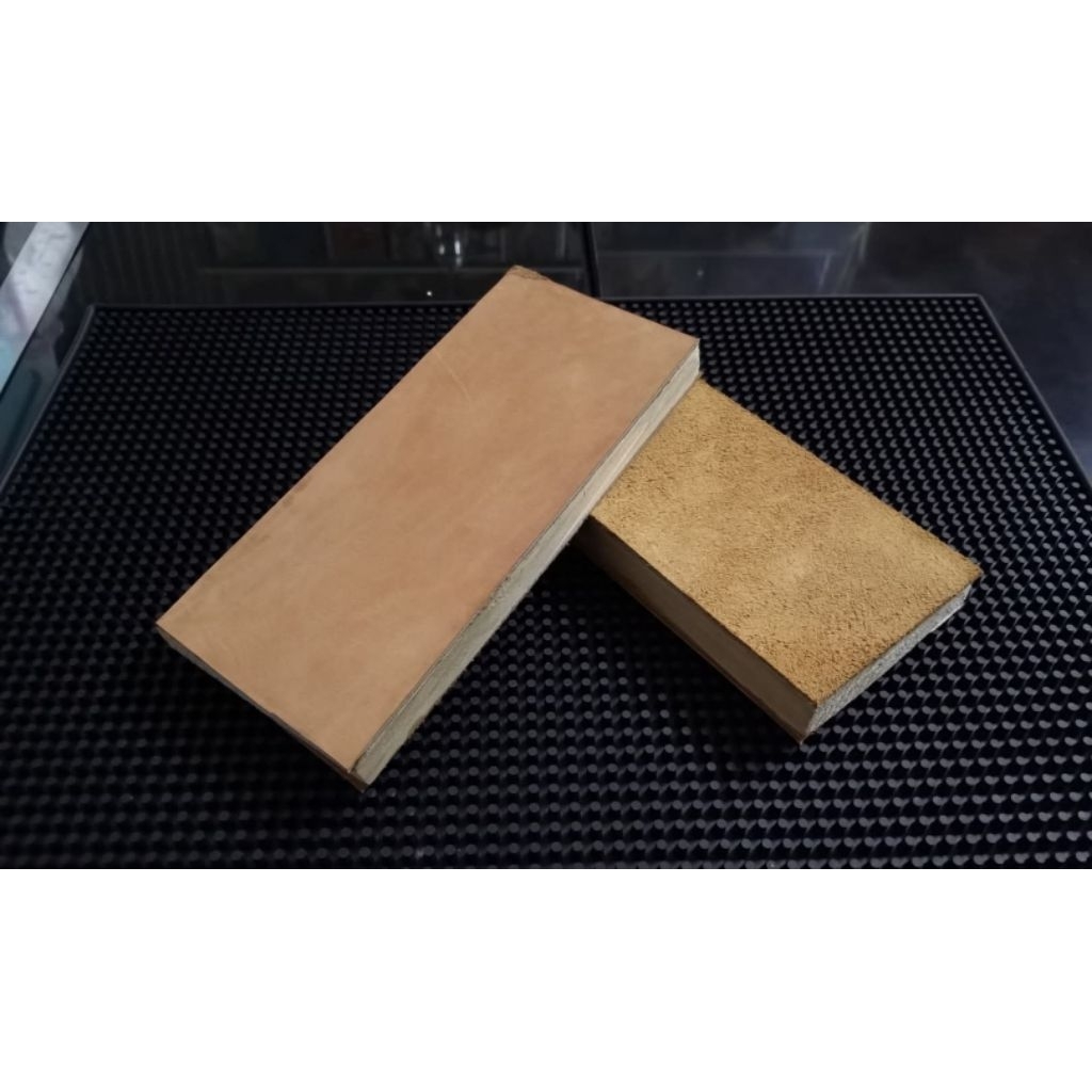 หนังสะบัด​มีด มี 2 หน้า ( หน้าหยาบ กับ หน้าละเอียด​ )​