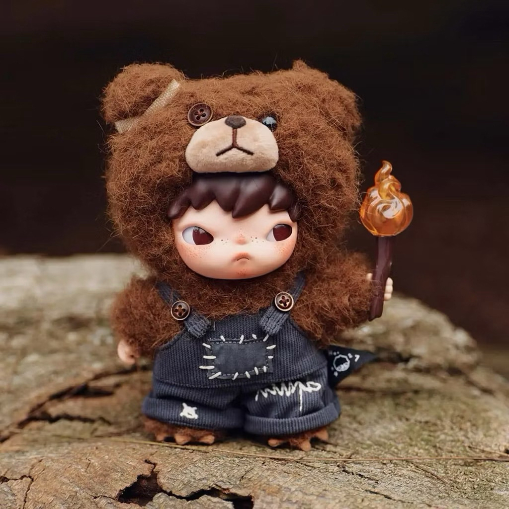 (ของใหม่ ในซีล) Hirono Bear Plush Doll and Keychain :: Hirono Living Wild - Fight for Joy