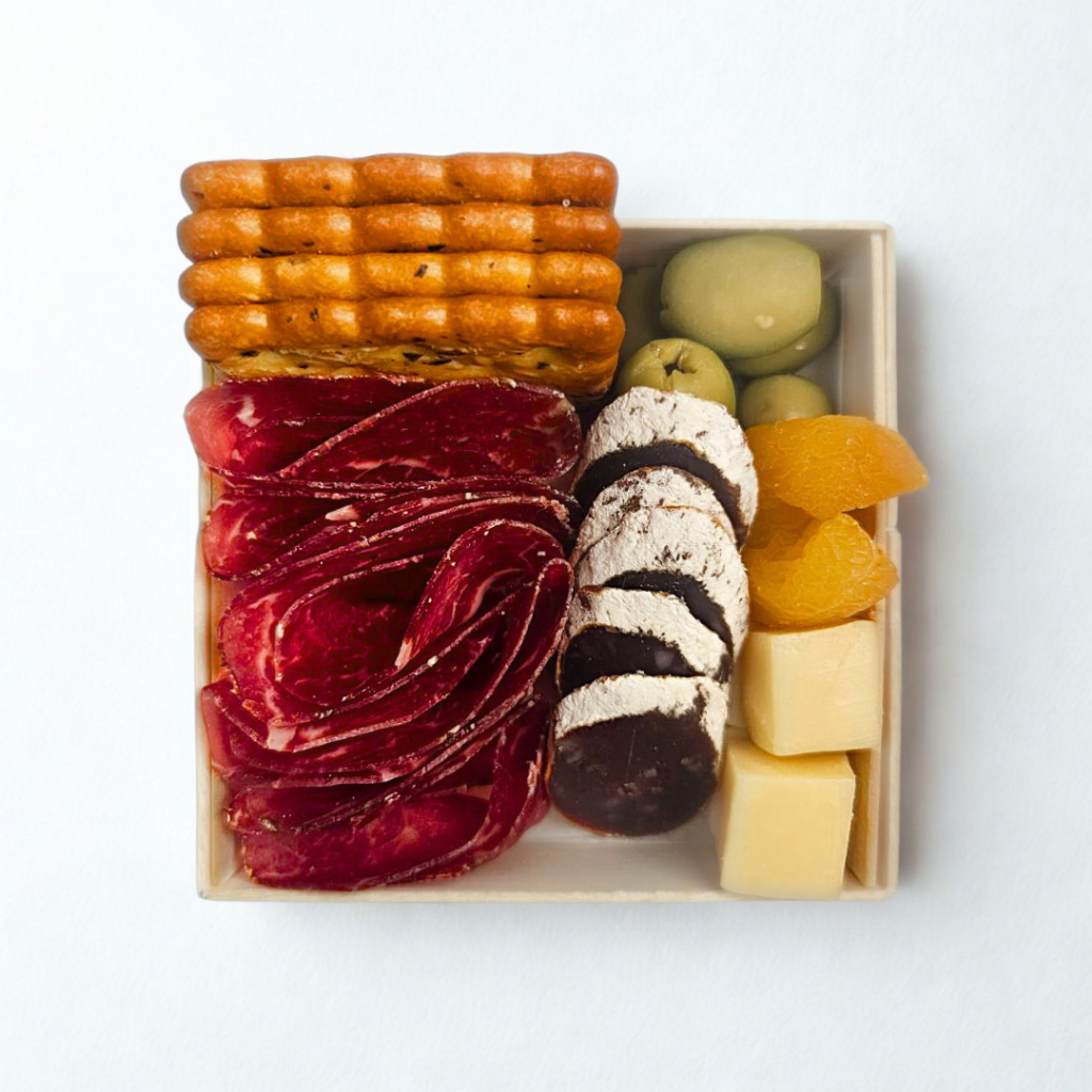 Charcuterie Beef Cold cut Box Size Small (1 Pax) ชาคูเทอรี่ บีฟ บ็อกซ์ (1 ที่) เนื้อวัวล้วน และชีสนำเข้าจากฝรั่งเศส