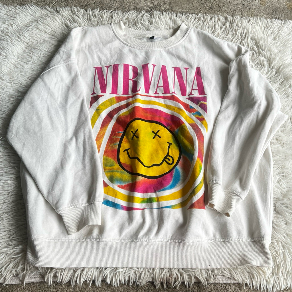 เสื้อสเวตเตอร์สีครีม H&M x วง nirvana ป้ายติดไซส์ XL ของแท้ 100%