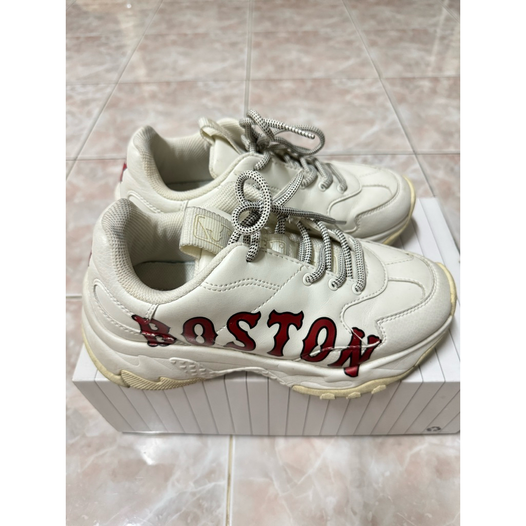 รองเท้าผ้าใบ MLB Boston Red สีครีม