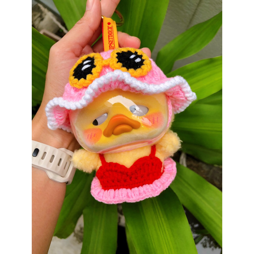 ชุดเป็ดหน้าบึ้ง Upset Duck v4 ชุดพวงเป็ด เสื้อผ้าตุ๊กตาถักไหมพรม Handmade
