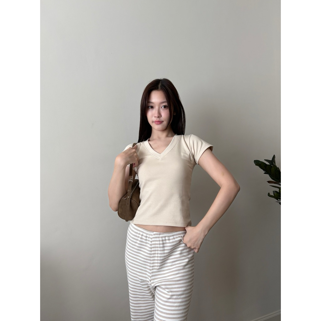 Classic V-neck tee (2colors) - รูปที่ 6