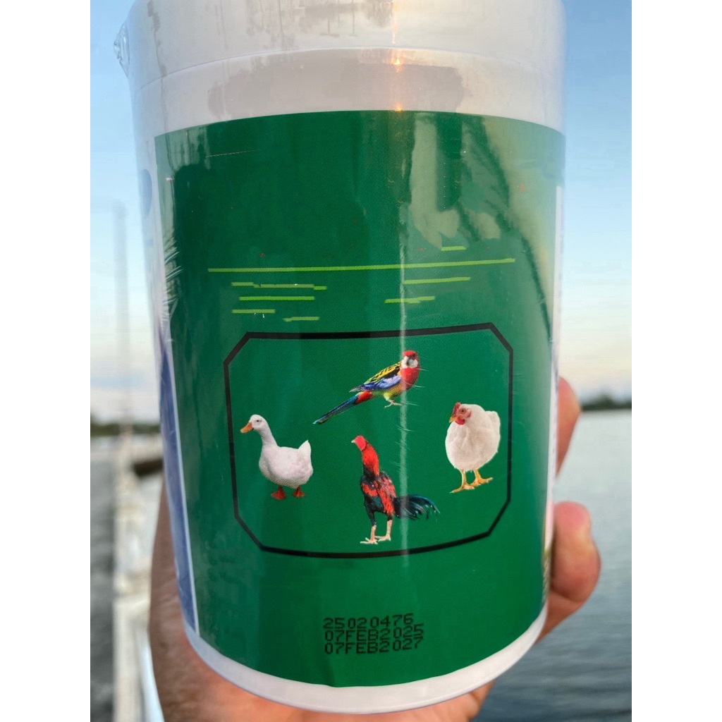 อาหารนก ไก่ สีเขียว B12 กระปุกใหญ่ ขนาด 500กรัม