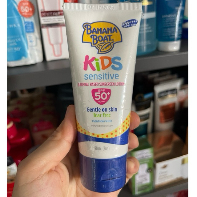 Clearance Banana Boat Kids บานาน่าโบ๊ท คิดส์ เซนซิทีฟ มินเนอรัล เบส ซันสกรีน โลชั่น เอสพีเอฟ 50+ พีเอ++++ 90 มล.