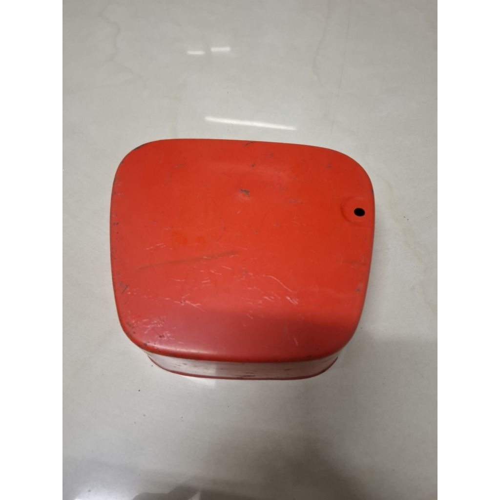 ฝากระเป๋าข้างขวา Yamaha U5-U5E-U7-U7E-U7D-MF3 สีส้มแบบเหล็กของแท้ญี่ปุ่นใหม่เก่าเก็บสภาพสวยๆพร้อมใช้