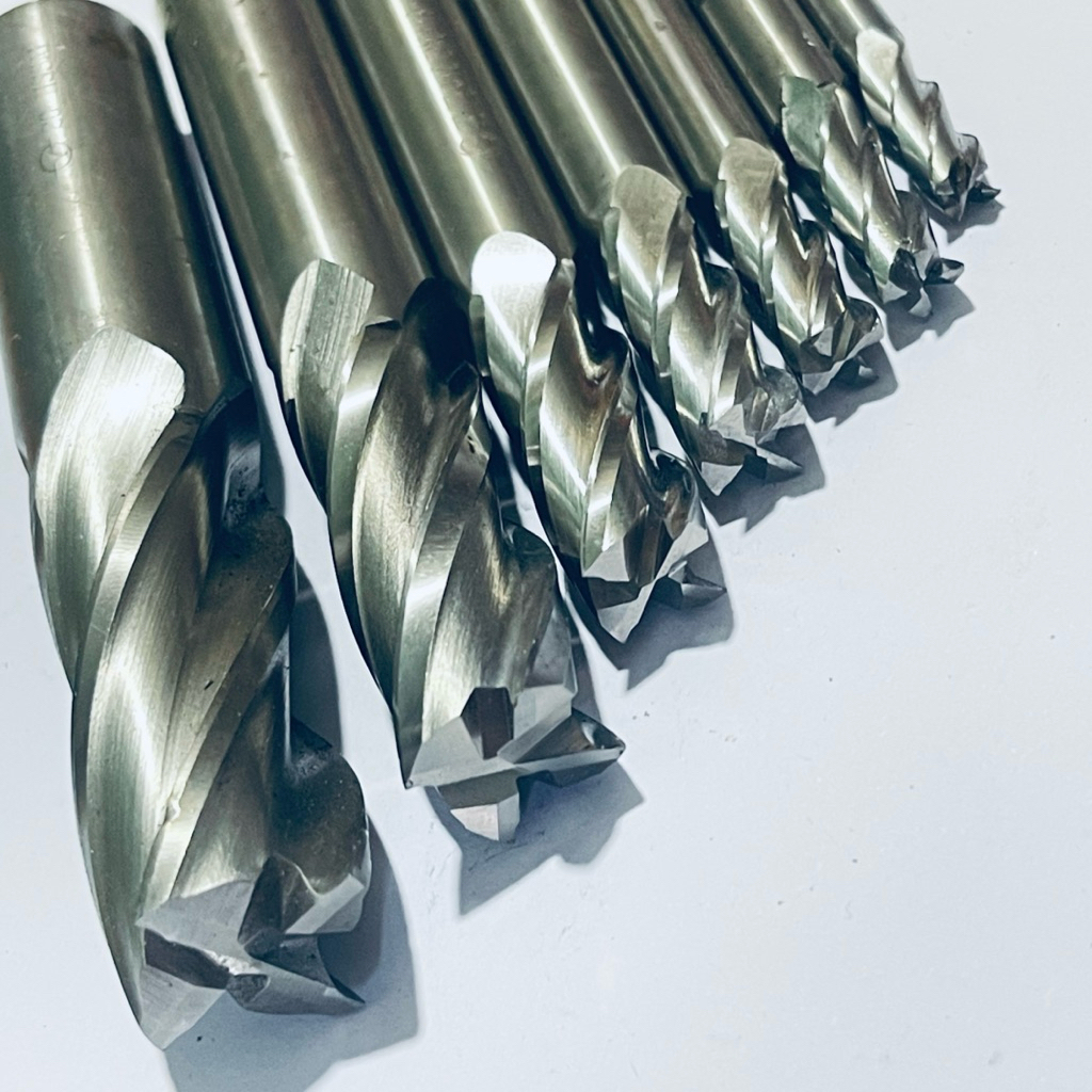 ดอกกัด เอ็นมิล Endmill HSS แบรนด์ DYC 4ฟัน ผลิตเกาหลีใต้ ดอกคมสวยๆ พร้อมกัดเหล็กแข็งๆ มีขนาด6-20มม สินค้ามือสอง สภาพใหม่
