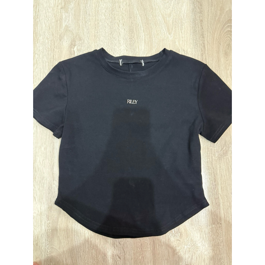 เสื้อยืดคอกลม Riley มือสอง