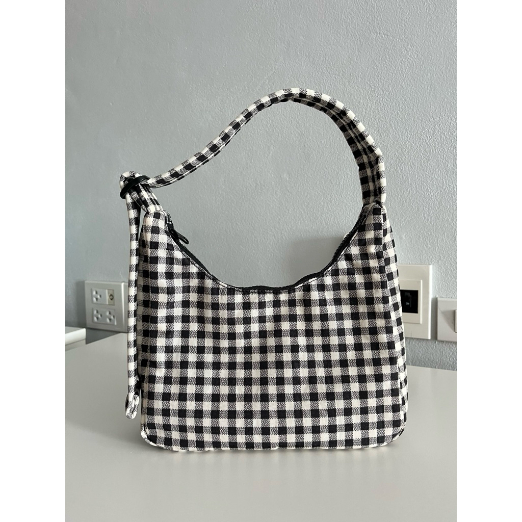 กระเป๋า Baggu Mini Nylon Shoulder Bag Black&White Gingham ใหม่มากไม่เคยใช้ ซื้อจากRove
