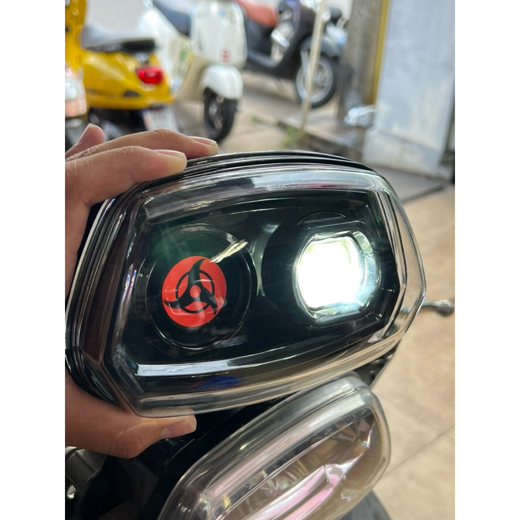 ไฟหน้า ซาสึเกะ vs ลาบูบู้ Vespa Sprint • S125 • S150 ปรับรูปแบบไฟผ่านมือถือได้ 15 แบบ ไฟหน้า เวสป้า