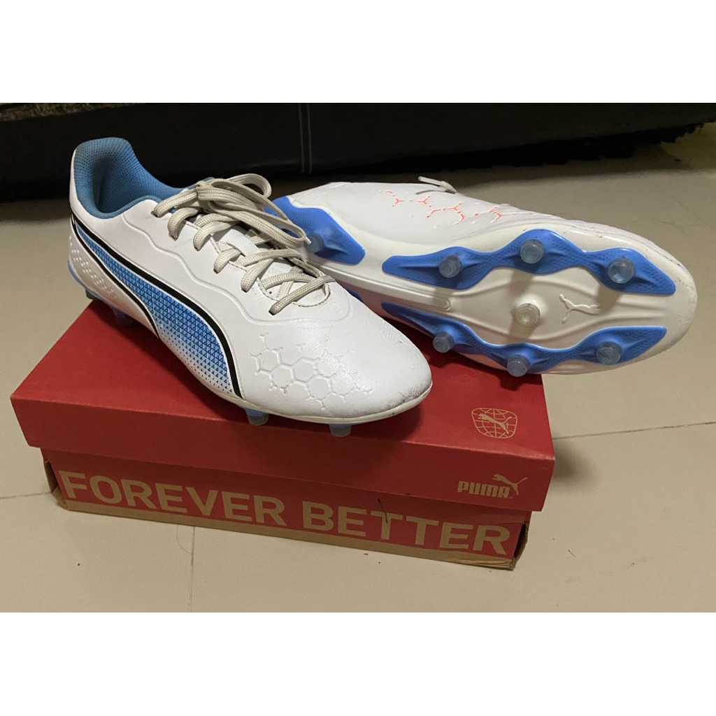รองเท้าสตั๊ด puma king สีขาวฟ้า