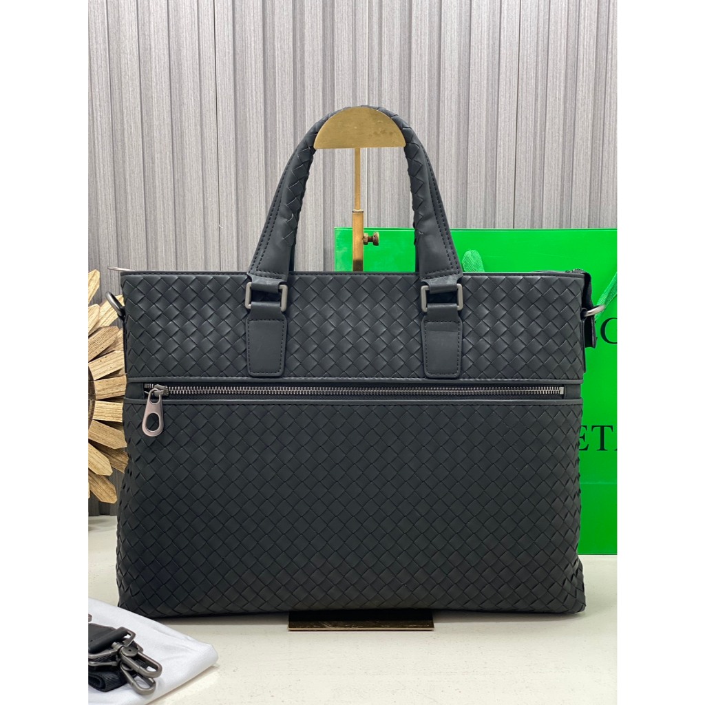 กระเป๋าถือ 1:1   bag !รุ่นขายดี  vip Size 38*30cm