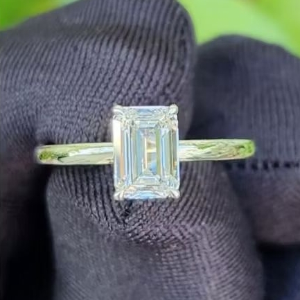 Emerald cut 1.13 ct D VVS2 Lab Grown Diamond Solitaire Ring - White Gold 10K พร้อมใบรับรอง IGI