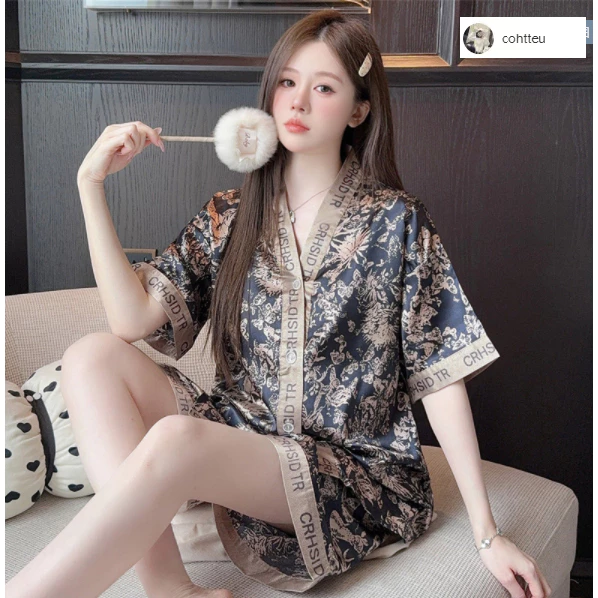 🌺M-3XL ชุดนอนผู้หญิง， ชุดนอนผ้าไหมน้ําแข็งสําหรับผู้หญิง， คอวีสวย， ซึ่งมีหลายแบบให้เลือก， ขาสั้น+เสื้อ