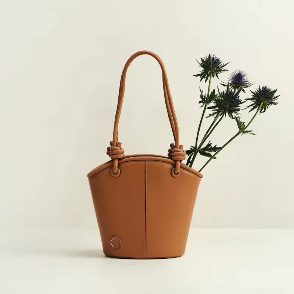 Gamenti  Bag แท้ 100% อปก. ครบ ตำหนิ 1 จุด(แถมตัวจัดระเบียบ)(อ่านรายละเอียด)