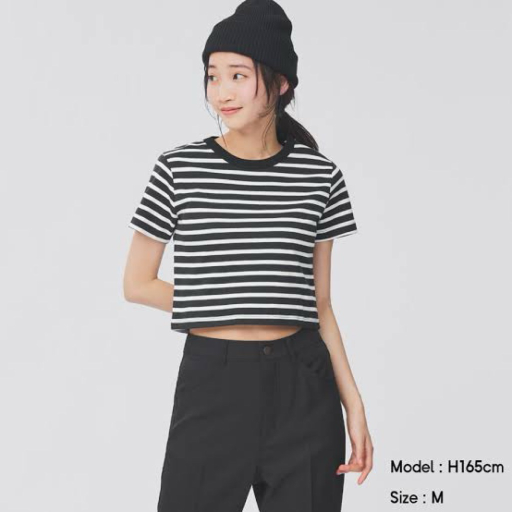 GU x cotton x L x crop ลายทางขาวดำ อก 34-38 ยาว 16 Code: 4916(6)