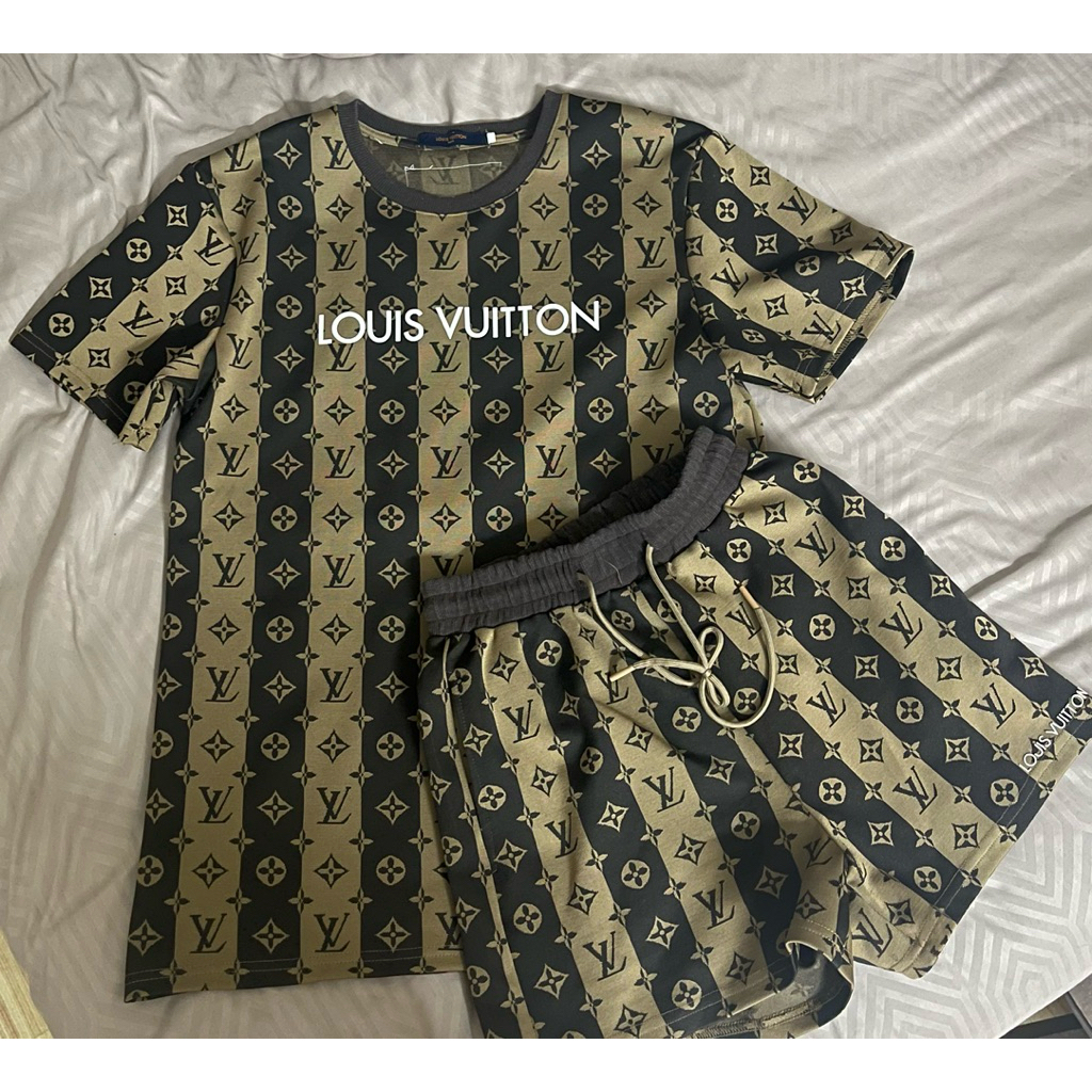 ชุดเซ็ท LV สีน้ำตาล ใหม่มาก ใส่ครั้งเดียว